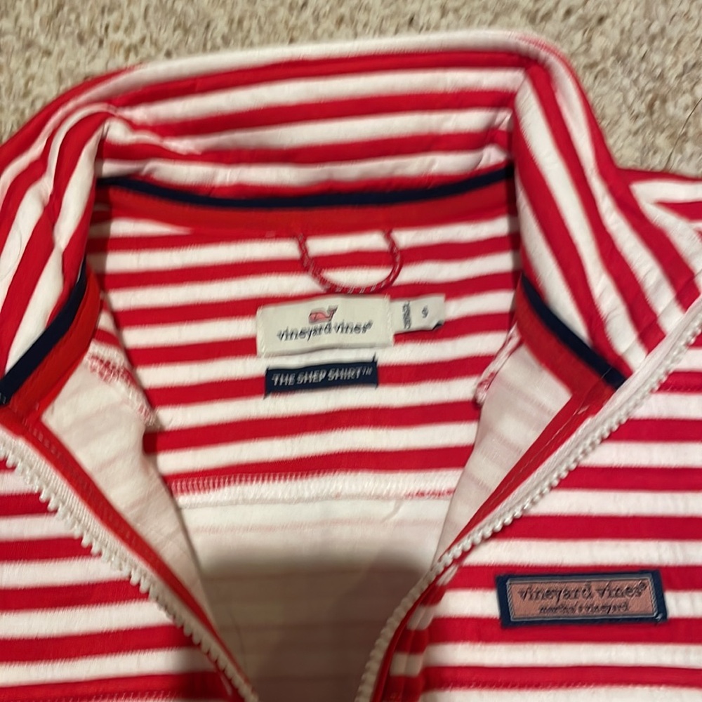 Vineyard Vines 1/4 zip sweatshirt. Women’s size small. New, never worn. No tags. - Picture 3 of 3